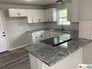 827 E Cedar St, Seguin, TX 78155 - photo 5