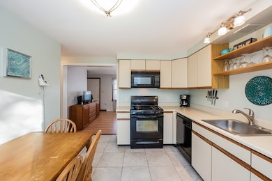 101 Donohue Rd unit 18, Dracut, MA 01826 - photo 7