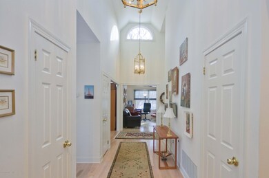 004_FOYER