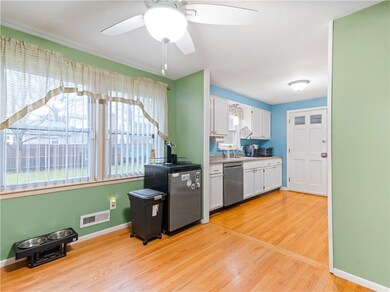 18 Stoneham Dr, Riverside, RI 02915 - photo 5