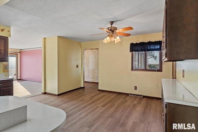 2540 Delaware Dr, Springfield, IL 62702 - photo 6