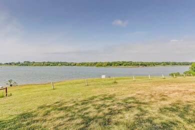 This lake access gives you the freedom to enjoy th