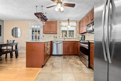 9 Searle St, Georgetown, MA 01833 - photo 2