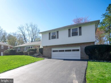 17528 Queen Elizabeth Dr, Olney, MD 20832 - photo 2