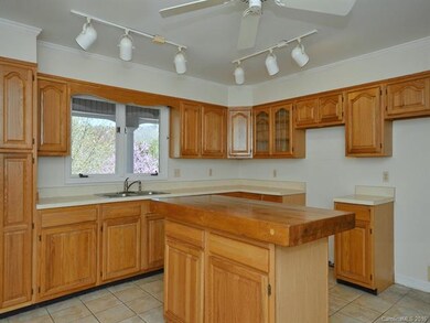 104 Shelly Dr, Hendersonville, NC 28792 - photo 4