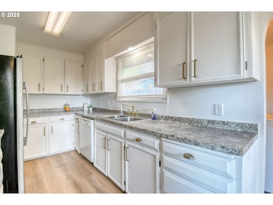 20 NE Nelson Dr, Pendleton, OR 97801 - photo 7