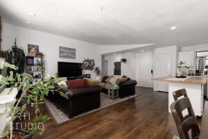 7Main Living Room