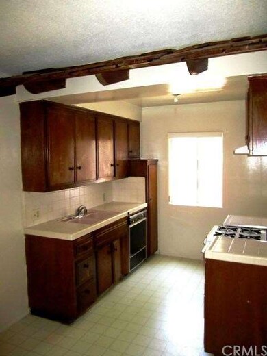 kitchen w/tiki roof & dishwasher