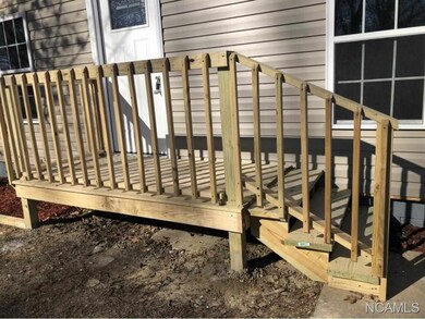 2ND DECK/PORCH