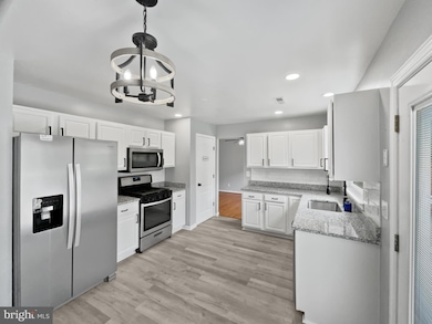 3570 Prince Edward Dr, White Plains, MD 20695 - photo 7