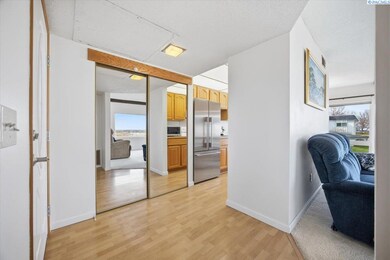 2401 W Canal Dr unit 9-D, Kennewick, WA 99336 - photo 3