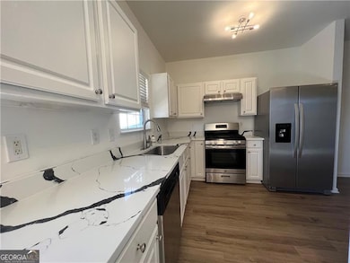 Stunning new quartz countertops, lighting, LVP flo