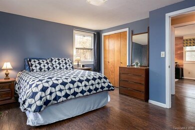 110 Chapman Dr, Hendersonville, NC 28792 - photo 3