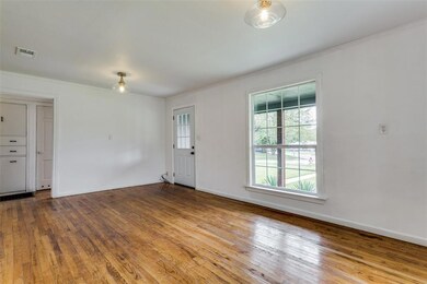 900 Ritchey St, Gainesville, TX 76240 - photo 3