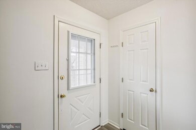 20573 Lowfield Dr, Germantown, MD 20874 - photo 5