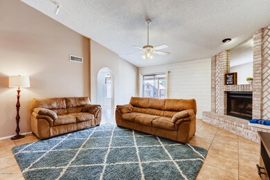 1115 S 55th Cir Mesa AZ 85206-large-005-