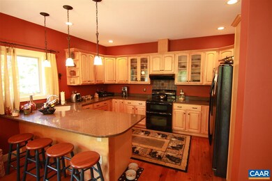 141 Hemlock Dr, Roseland, VA 22967 - photo 5