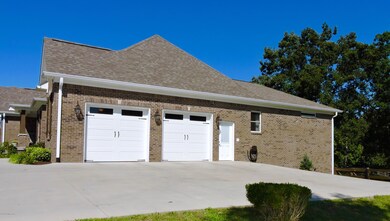 Oversized 2 car garage