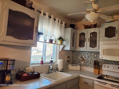 22 Yorktowne Pkwy unit B, Whiting, NJ 08759 - photo 4