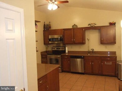 6204 Falcon Landing Ct, Burke, VA 22015 - photo 2