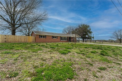 611 E Butler, Prairie Grove, AR 72753 - photo 3