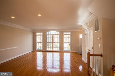 9977 Cyrandall Dr, Oakton, VA 22124 - photo 6