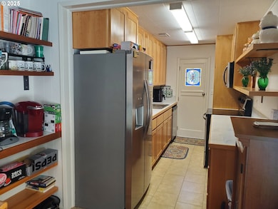 753 Albert Ave, Glendale, OR 97442 - photo 2