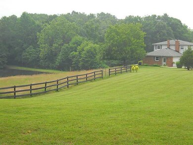 5053 E Lee Turner Rd, Columbus, IN 47201 - photo 3