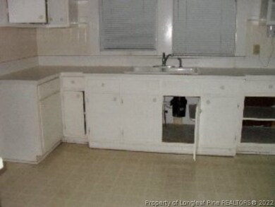 314 E 2nd St, Siler City, NC 27344 - photo 6