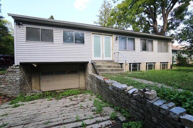 1113 E.MarkisonAve7