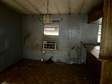 4977 Douglas Ferry Rd, Caryville, FL 32427 - photo 6