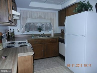 12233 Stevenson Ct, Woodbridge, VA 22192 - photo 2