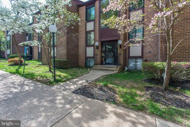 9725 Kings Crown Ct unit 201, Fairfax, VA 22031 - photo 5