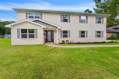 1325 Oak Hollow Dr, Dickinson, TX 77539 - photo 2