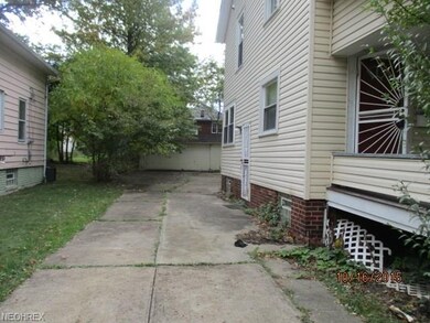 3392 Altamont Ave, Cleveland, OH 44118 - photo 3