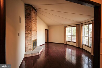 14852 Mockingbird Dr, Germantown, MD 20874 - photo 5