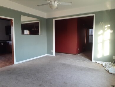 913 Lucas Living room