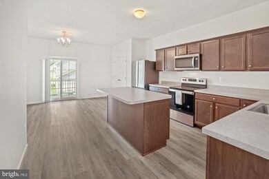 1318 Pedigree St, Frederick, MD 21702 - photo 6