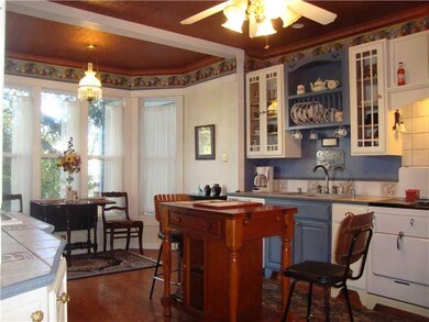 Kitchen. Traditional Kitchen with Water Filtration