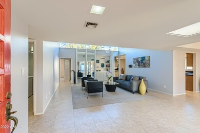 05 Foyer