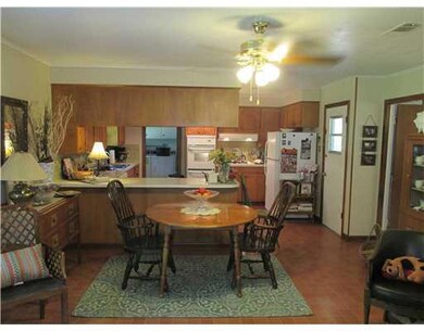 309 Holiday Cir, Pineville, LA 71360 - photo 5