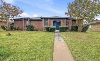 1746 Glencairn Ln, Lewisville, TX 75067 - photo 2