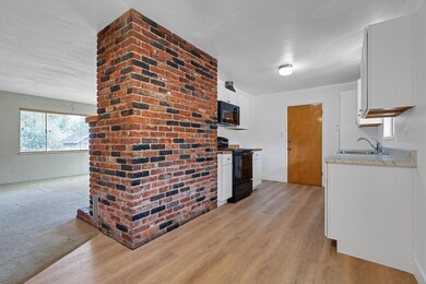 2541 Center Waverly Ave, Redding, CA 96001 - photo 4