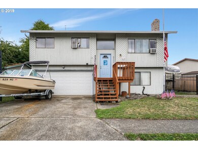 2407 SW 23rd St, Troutdale, OR 97060 - photo 2