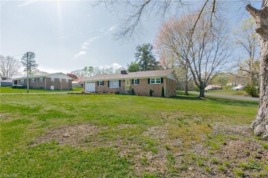 818 Oakwood Acres Rd, Asheboro, NC 27205 - photo 3