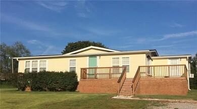 Huge Front Deck and Screened In Porch in Rear Yard