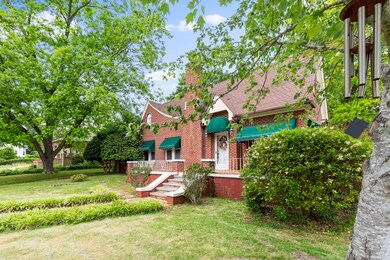 Located in Seneca's Historic District