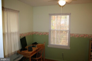 11568 Summer Oak Dr, Germantown, MD 20874 - photo 2