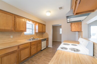 13500 Harmon Estate Rd, Old River-Winfree, TX 77535 - photo 7