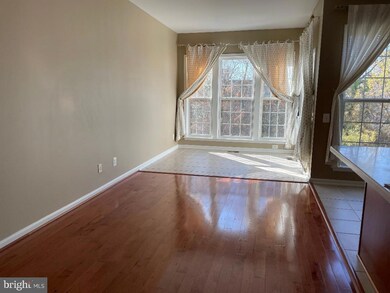 8211 Singleleaf Ln, Lorton, VA 22079 - photo 7